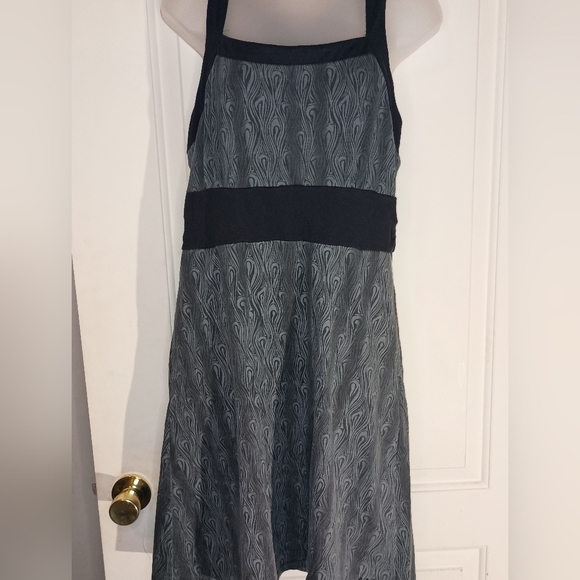 2/$30 Elegant Black and Gray CABELA'S Women's Dress (#1,212) - Picture 1 of 13